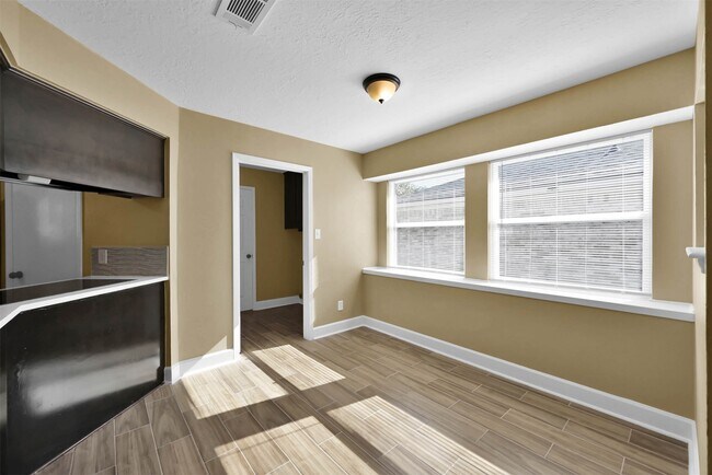 Photo - 29103 Raestone St