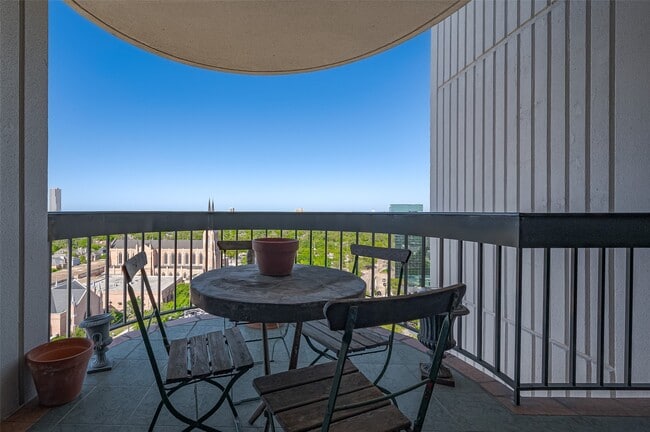 Building Photo - 5001 Woodway Dr Unit 1804