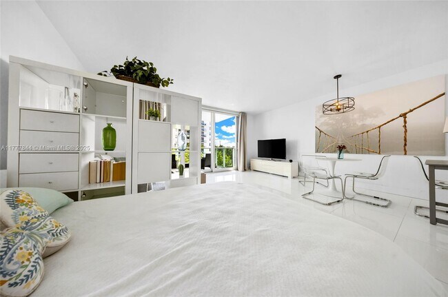 Photo - 1000 West Ave Condo Unit 328