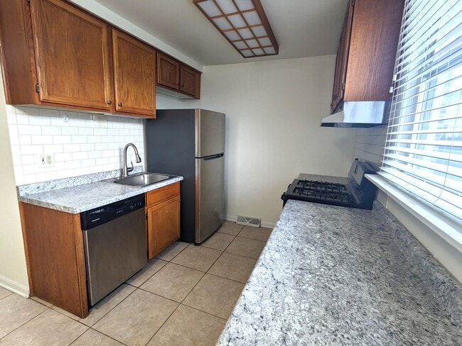 Kitchen - 2129 Ash St