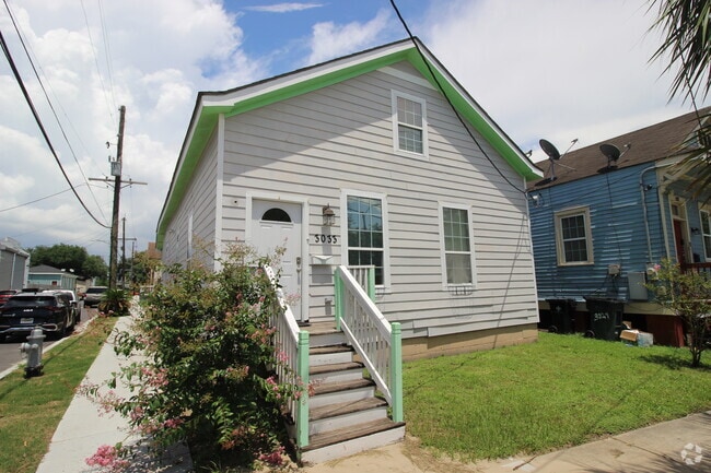 Building Photo - 3303 Toledano St Rental
