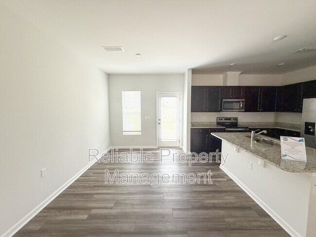 Photo - 841 McKenzie Pk Ter