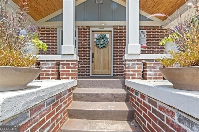 Photo - 1183 Ewing Pl SW