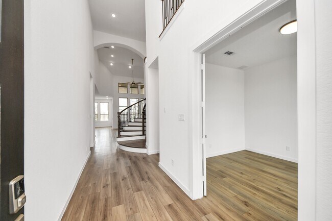 Photo - 7410 Blue Finch Ln