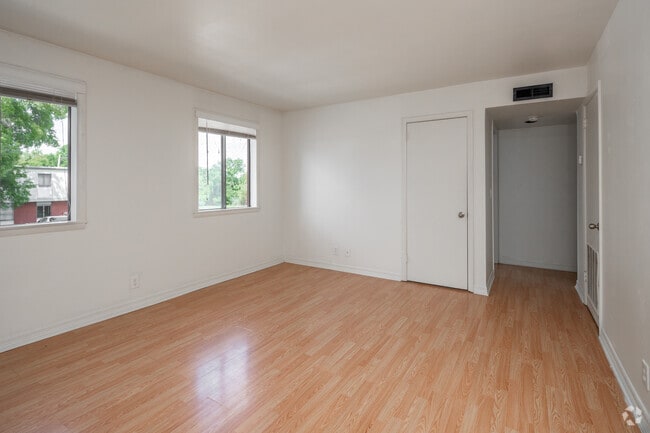 2BR, 1BA - 750SF - Living Room