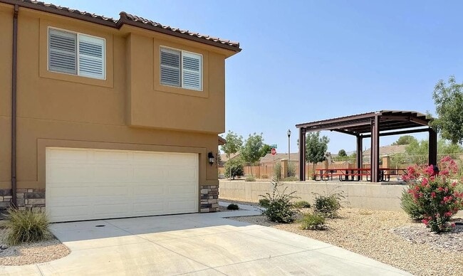 Building Photo - 3971 Bella Vista Dr