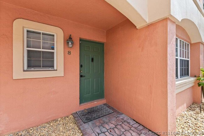 Photo - 801 NE 1st St