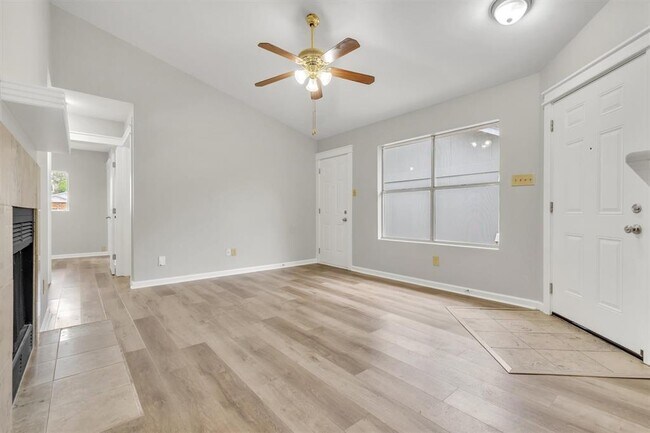 Photo - 720 Decker Prairie Dr