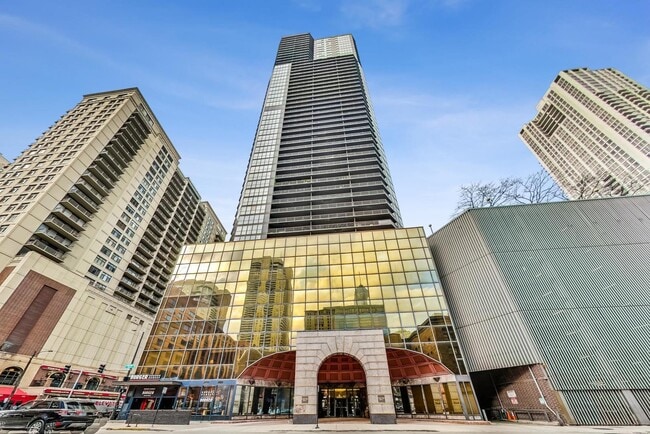 Building Photo - 10 E Ontario St Unit 3703