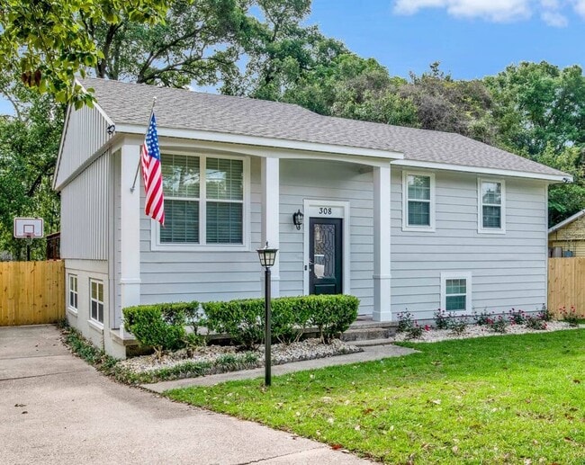 Photo - 308 N University Blvd House