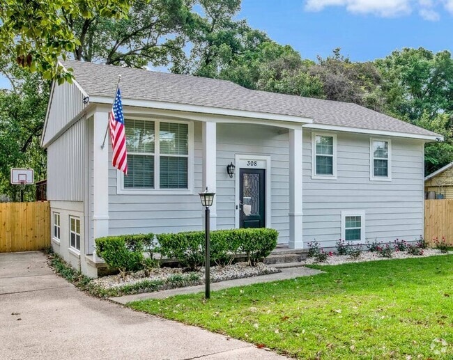 Building Photo - 308 N University Blvd Rental