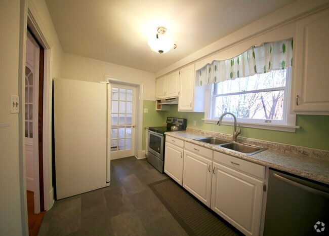 Building Photo - 2308 Buckingham Ave Rental