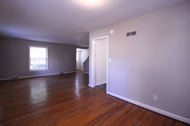 Photo - October FREE On This 2 Bedroom 1 Bath Dupl...