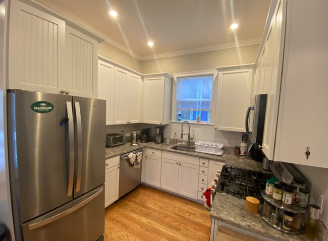 Photo - 183 River St