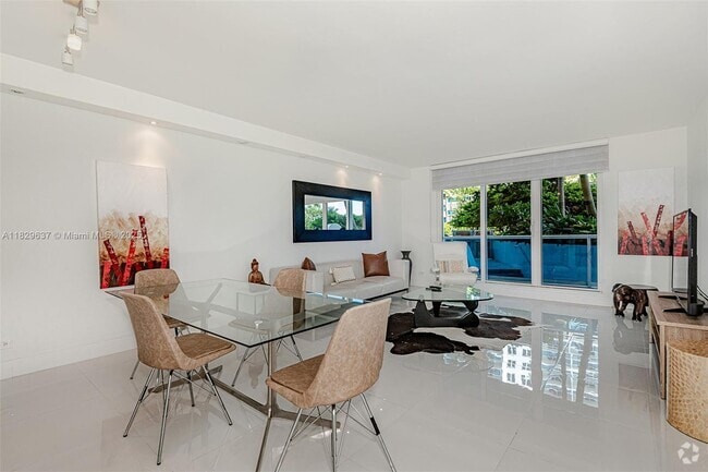 Building Photo - 2301 Collins Ave Unit 316 Rental