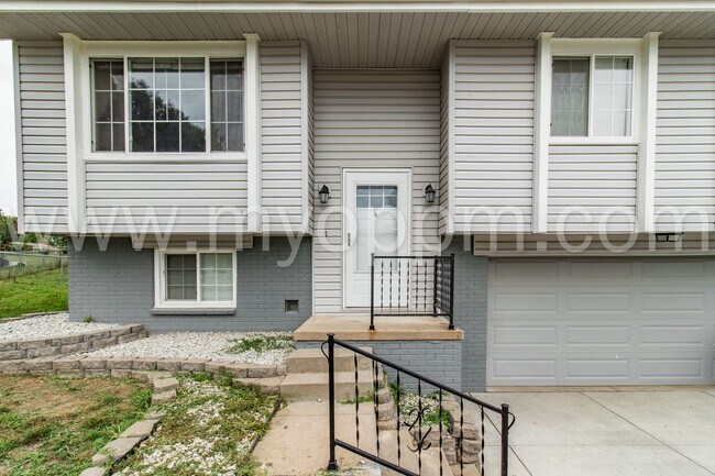 Photo - Beautifully Remodeled 3 Bedroom / 1.5 Bath Home | Millard