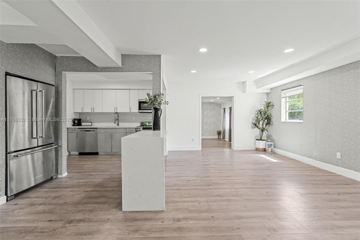Photo - 10401 NE 2nd Ave (Miami Shores, FL)