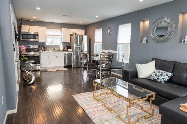 Photo - 5151 Riverton Ave