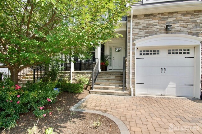 Building Photo - 61 McCormick Ave S