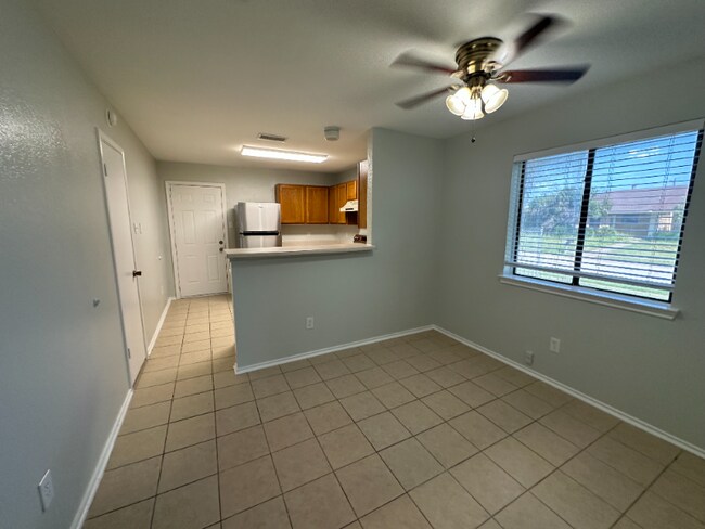 Photo - 319 Shea St Unidad 319