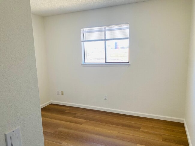 Photo - 207 N Broadway St