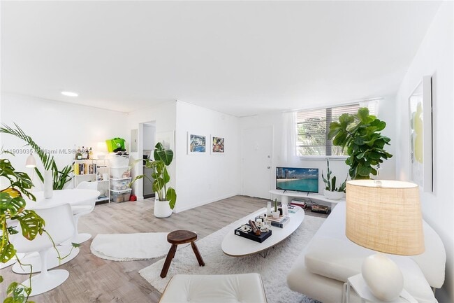 Building Photo - 301 Jefferson Ave Unit 2D