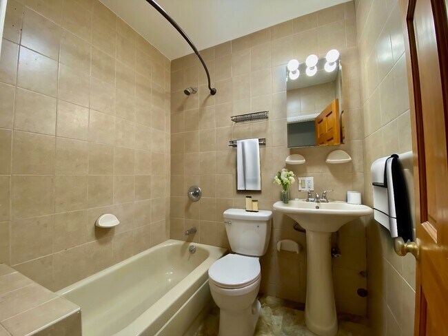 Photo - 21-18 Rene Ct Unit 2