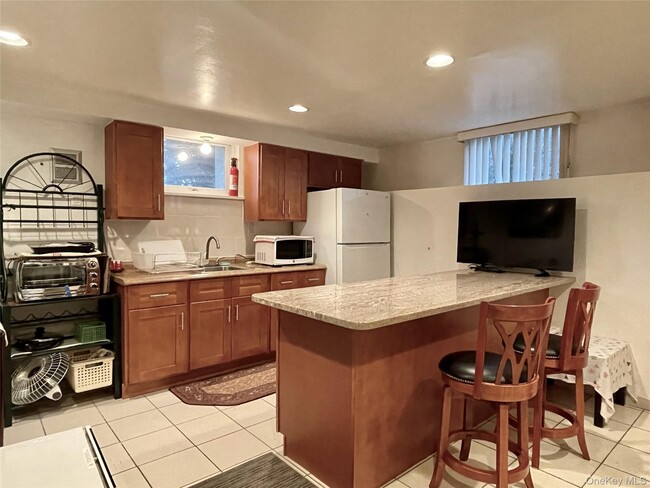 Building Photo - 169 Old Mamaroneck Rd Unit B1