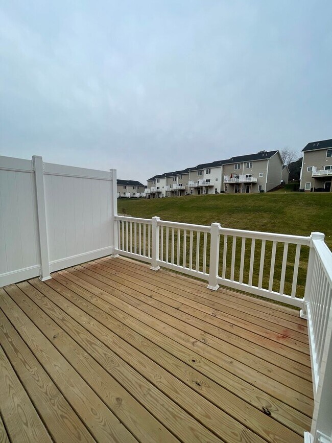 Photo - *4 Bedroom Townhouse for Rent*