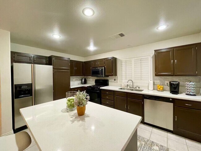 Photo - Beautiful 4BD/3.5BA Home in Prime Southwest Location – Ensuite Bedroom Downstairs!