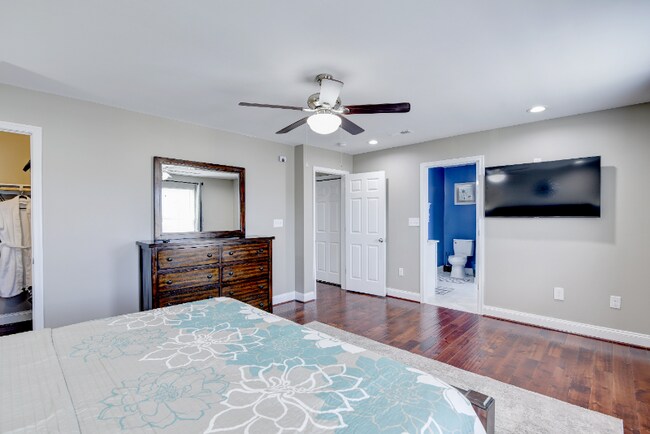 Photo - 2463 24th St