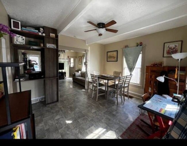 Building Photo - Home Unit a,  A