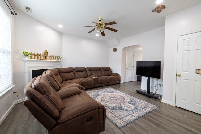 Photo - 305 Jamerson Ct