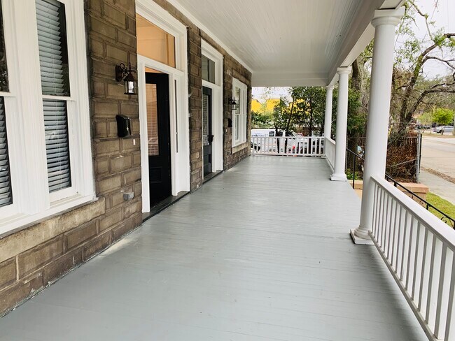 Photo - 21 E 40th St