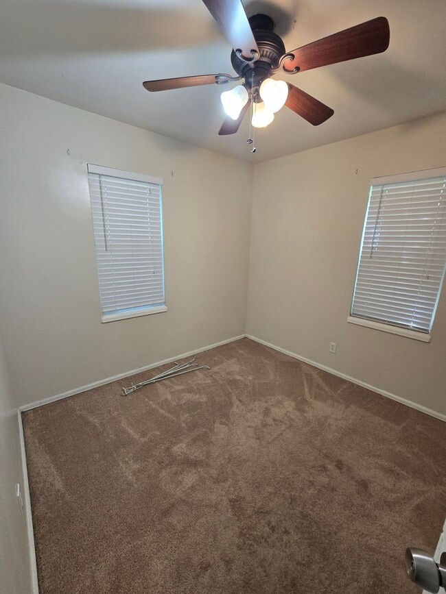 Photo - Great location 3 bed 1 bath with appliances!