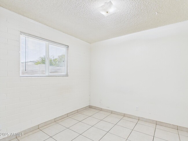 Photo - 3027 N 37th St Unit Apt 5