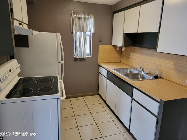 Photo - 1443 Winnebago Ave