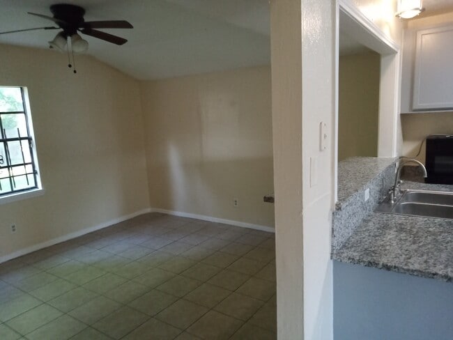 Photo - 9846 Gillman St