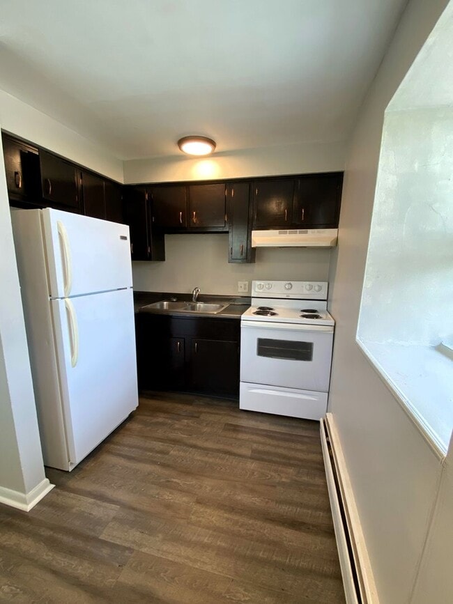 Photo - 1 Bed Apartment with On Site Laundry Facil... Unit 9