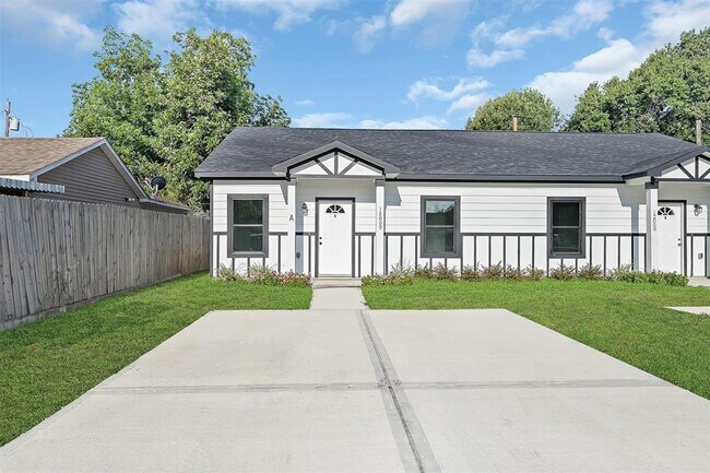 Photo - 12009 Meadowgreen St Unit B