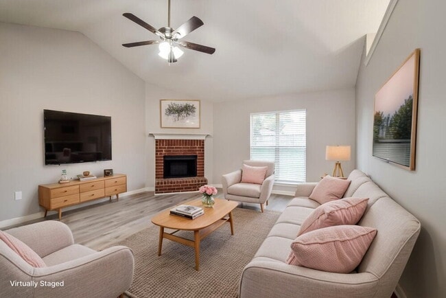 Photo - 10712 Oak Cir N