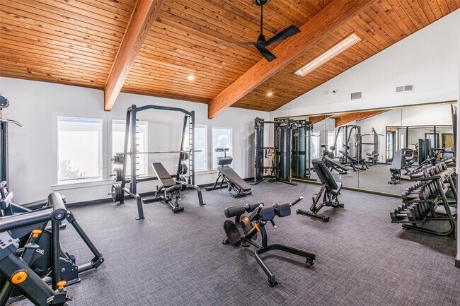 Building Photo - 4600 W Pioneer Dr Unit 025