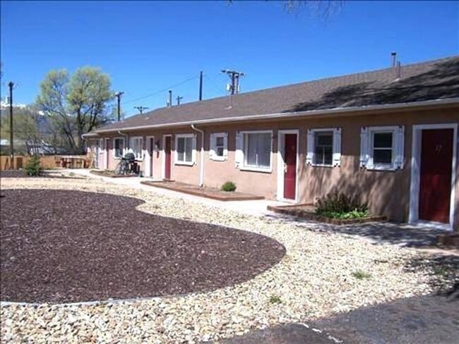 Building Photo - Charming 1 Bedroom Home in Central Colorado Springs! Unit 19