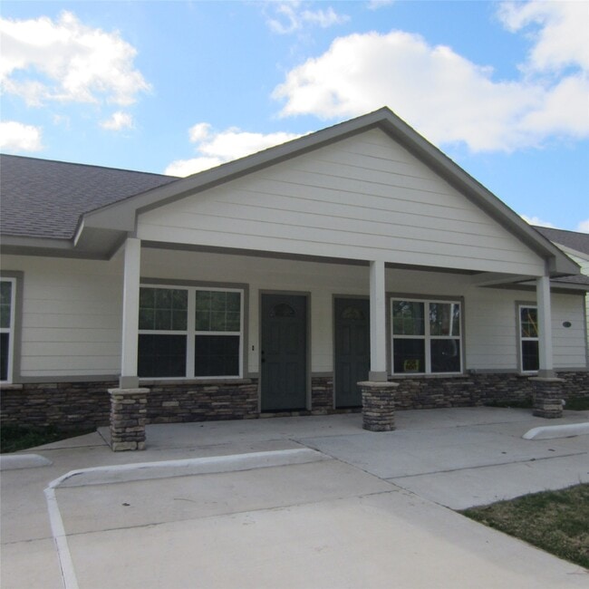 Building Photo - 23431 Hill Rd