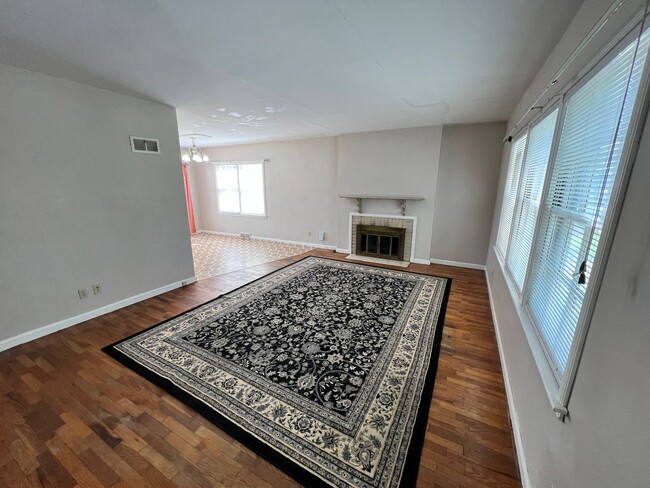 Photo - Beautiful 5 Bed House Perfectly Located Just 1 block from KSU!