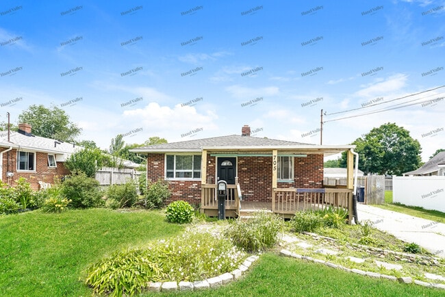 Photo - 705 Woodstock Rd House
