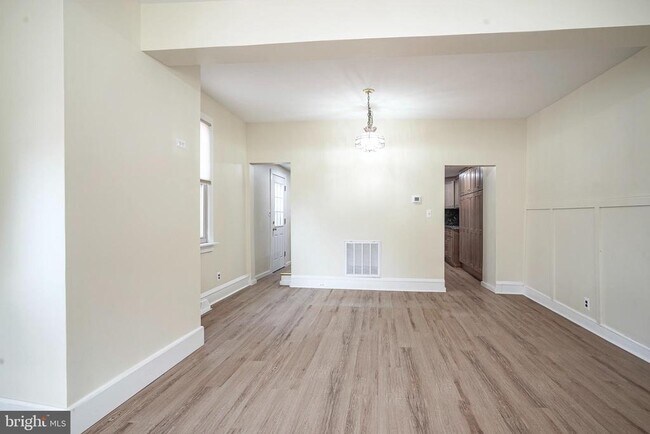 Photo - 19 E Millbrooke Ave Casa