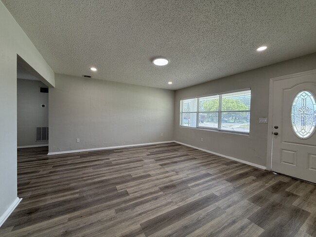 Photo - 6003 W Harwood Ave