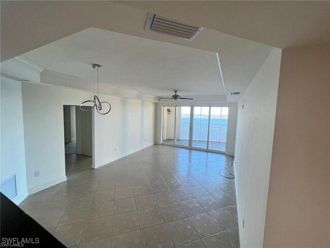 Photo - 2743 First St Unidad 2402