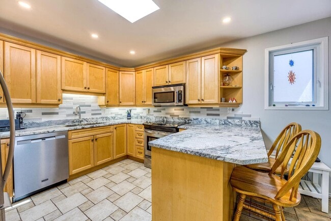 Photo - 663 Grove Ave